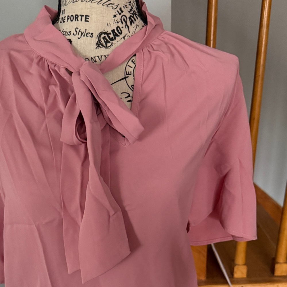 Elegant Pink Women's Top - Picture 2 of 6
